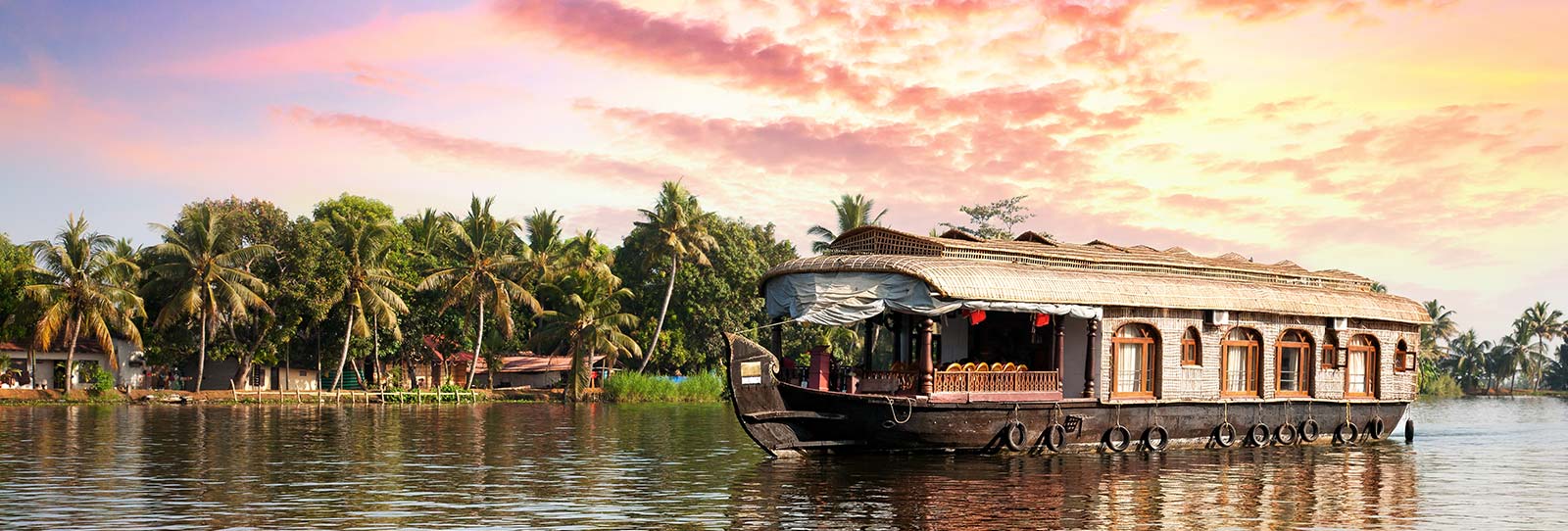 Kerala Backwaters & Hill Stations Tour Package